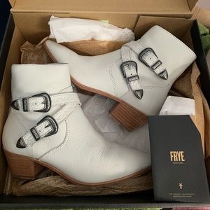 FRYE BOOTS - NEW